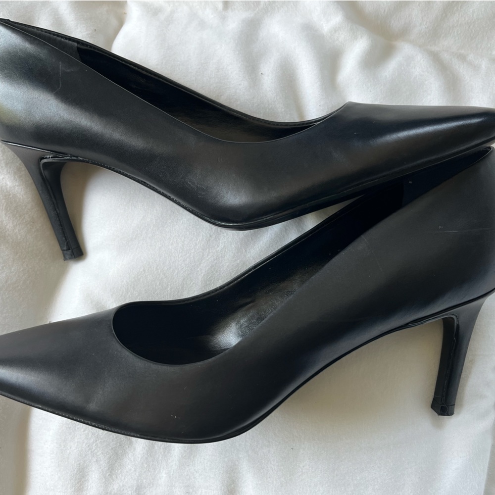 Calvin Klein snip toe pumps in black 8.5